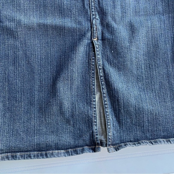 Chicos Platinum Denim Jean Marquis Pencil Skirt Dark Blue Size 0.5 Small 6 - Picture 3 of 10